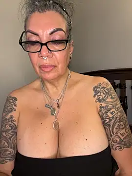 dieseldame1313 online show from October 2025 10:43:02 PM