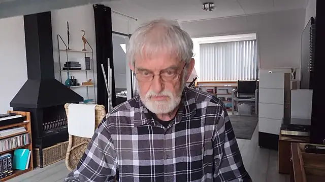 ewaldwillems99 online show from April 2026 02:35:01 PM