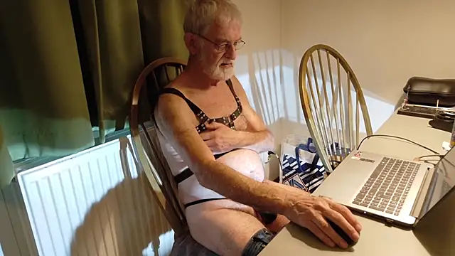 ewaldwillems99 online show from September 2025 01:39:02 PM