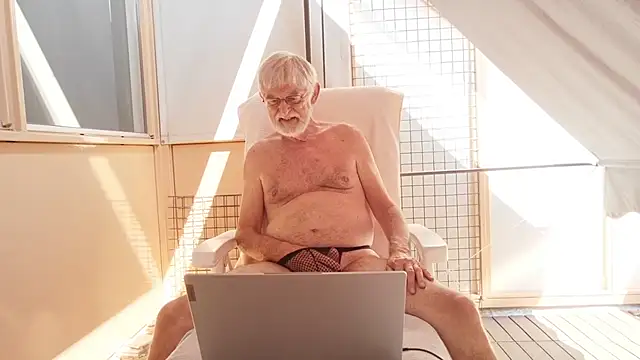 Snapshot of ewaldwillems99 chatting on July 2026 01:32:02 PM ewaldwillems99 online show from July 2026 01:32:02 PM