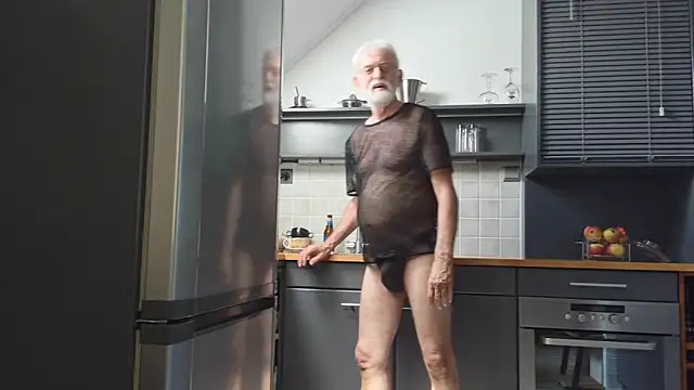 ewaldwillems99 online show from May 2026 01:06:01 PM
