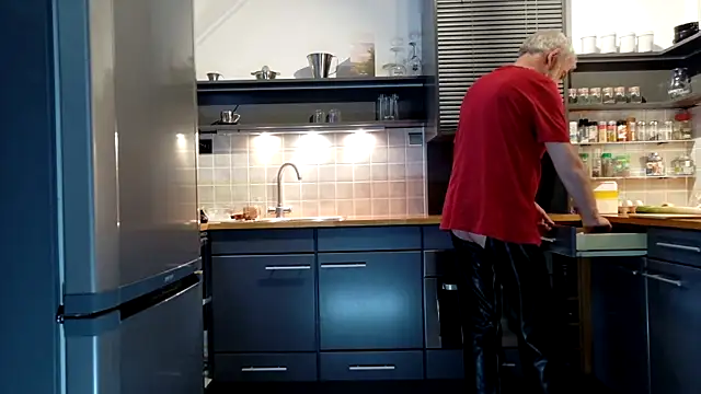 ewaldwillems99 online show from December 2025 02:04:01 PM