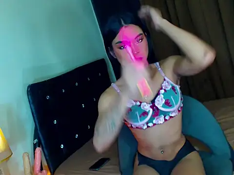 Snapshot of exoticacutiegirl chatting on October 2025 05:17:01 AM exoticacutiegirl online show from October 2025 05:17:01 AM