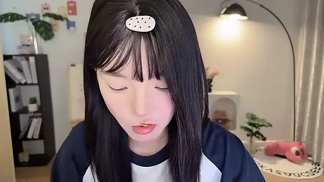 Momo-xx online show from September 2025 12:28:02 AM