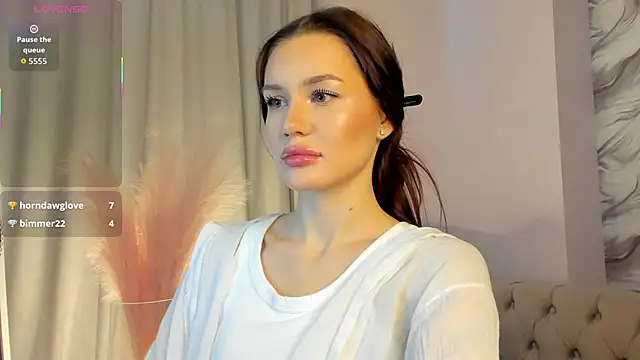 Aria Mila online show from November 2025 03:10:01 AM