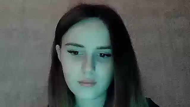 SweetLoraa online show from December 2025 04:18:01 PM