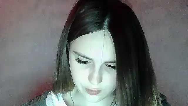 SweetLoraa online show from May 2026 06:38:01 PM