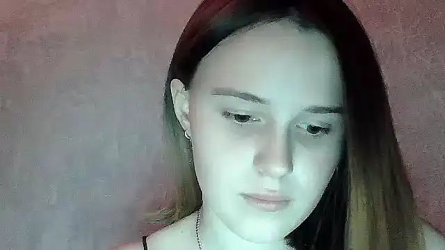 SweetLoraa online show from October 2025 03:52:01 PM