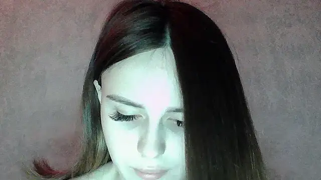 SweetLoraa online show from April 2026 04:13:02 PM