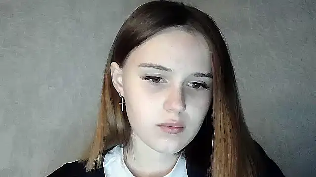 SweetLoraa online show from October 2025 05:57:02 PM