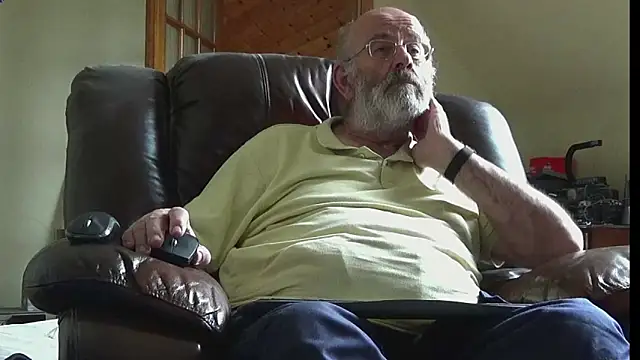 Snapshot of janzer13 chatting on June 2026 01:05:02 PM janzer13 online show from June 2026 01:05:02 PM