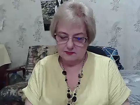 Renata62011 online show from June 2026 12:00:01 PM