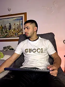 ArturoCardona  online show from November 2025 11:32:01 AM