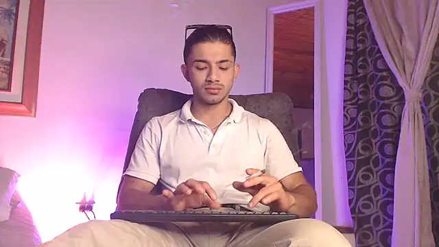 ArturoCardona  online show from March 2026 12:04:01 AM