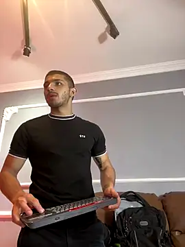 ArturoCardona  online show from October 2025 12:59:01 PM