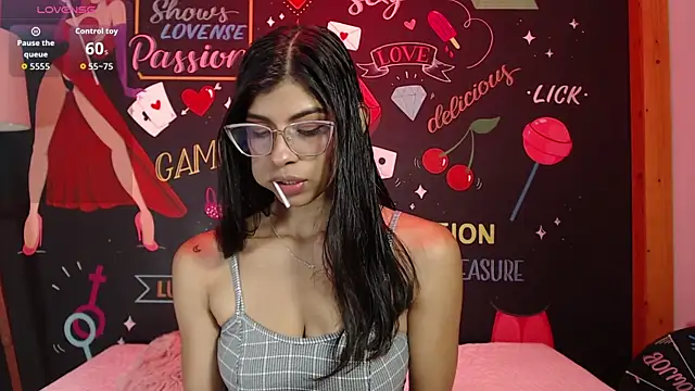 Lola Pierce online show from November 2025 11:59:02 AM