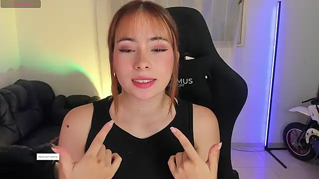 Aishelyng online show from November 2025 04:02:02 AM