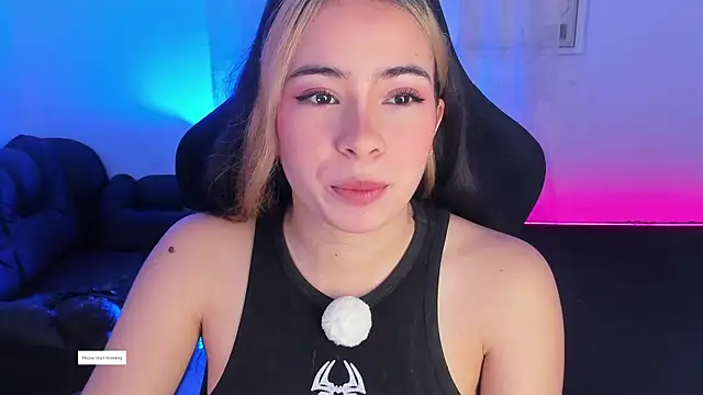 Aishelyng online show from November 2025 04:55:02 PM