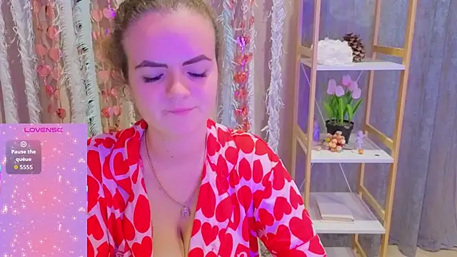 Luisa Rosee online show from December 2025 06:52:01 PM