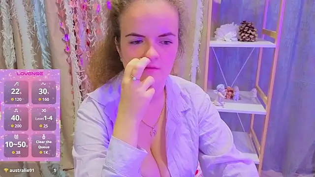 Snapshot of Luisa_Rosee chatting on October 2025 07:47:02 PM Luisa Rosee online show from October 2025 07:47:02 PM