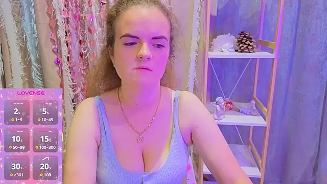 Snapshot of Luisa_Rosee chatting on October 2025 07:35:01 PM Luisa Rosee online show from October 2025 07:35:01 PM