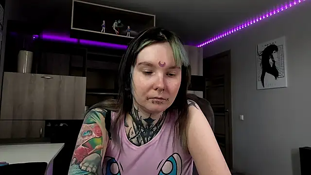 HighelikeGirl online show from April 2026 12:11:02 PM