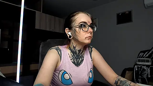 HighelikeGirl online show from October 2025 12:02:02 PM