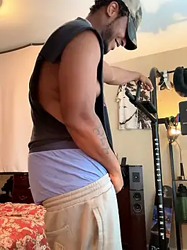 KeYBuMp323 online show from January 2026 05:09:02 PM