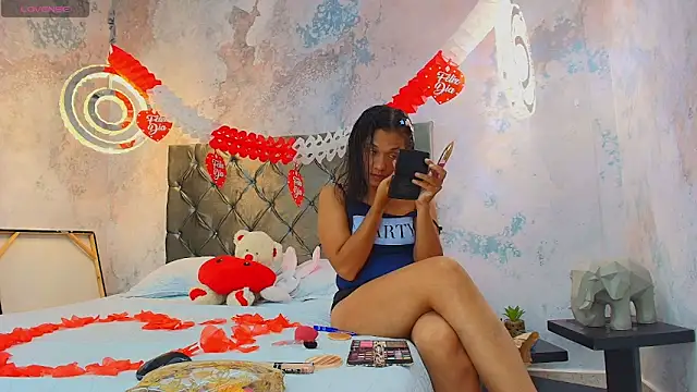 DarcyMooree online show from September 2025 01:22:02 PM