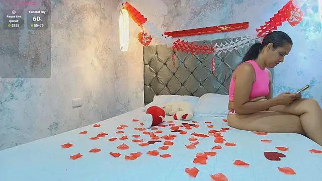 DarcyMooree online show from September 2025 12:30:02 PM