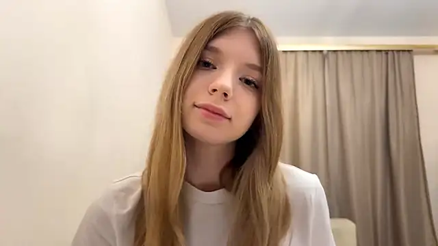 FruityXo online show from November 2025 06:52:02 PM