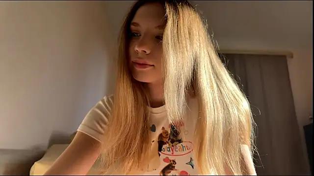 FruityXo online show from October 2025 12:16:02 PM