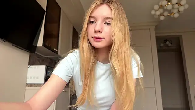 FruityXo online show from March 2026 11:33:02 AM