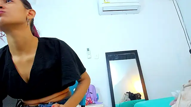 cris dulce online show from December 2025 12:04:01 AM