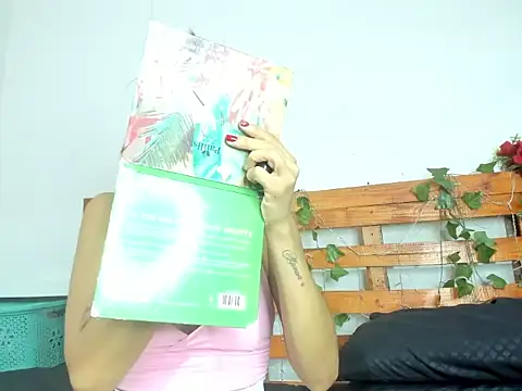 cris dulce online show from February 2026 11:48:01 PM