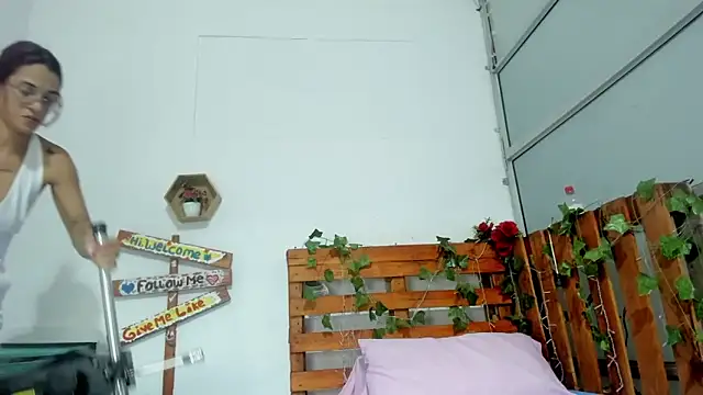 cris dulce online show from March 2026 12:01:02 AM