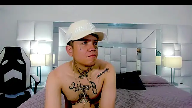 Snapshot of Dangerous_couple_ chatting on September 2025 07:04:01 PM Dangerous couple online show from September 2025 07:04:01 PM