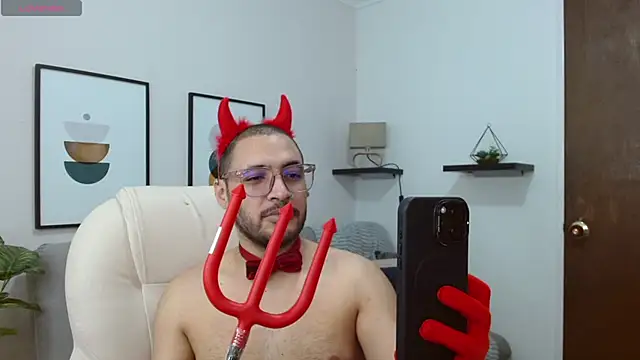   Damian    online show from October 2025 11:56:02 PM