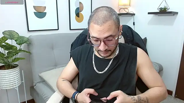   Damian    online show from October 2025 12:54:02 AM