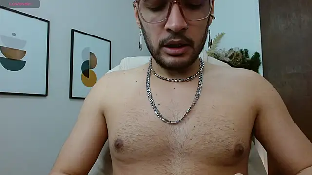   Damian    online show from December 2025 12:33:02 AM