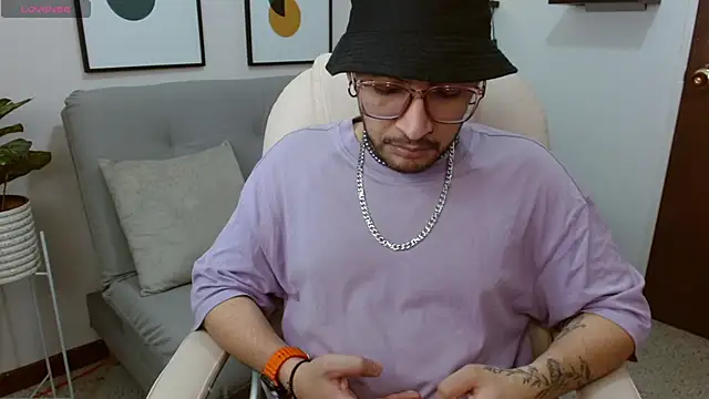   Damian    online show from November 2025 01:09:01 AM