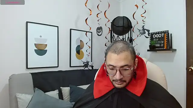   Damian    online show from October 2025 11:33:01 PM