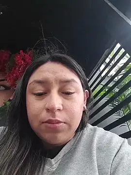 BellaRoux1 online show from December 2025 04:29:01 PM