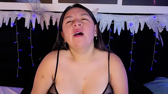 BellaRoux1 online show from December 2025 12:08:01 PM