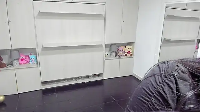 LilyWhitney online show from April 2026 04:04:01 AM