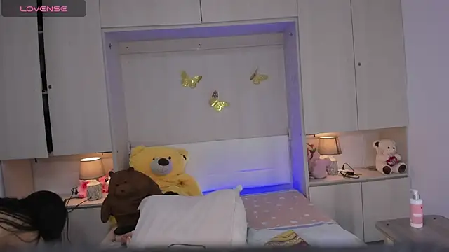 LilyWhitney online show from April 2026 04:05:02 AM