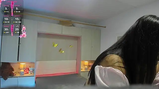 LilyWhitney online show from April 2026 04:08:02 AM