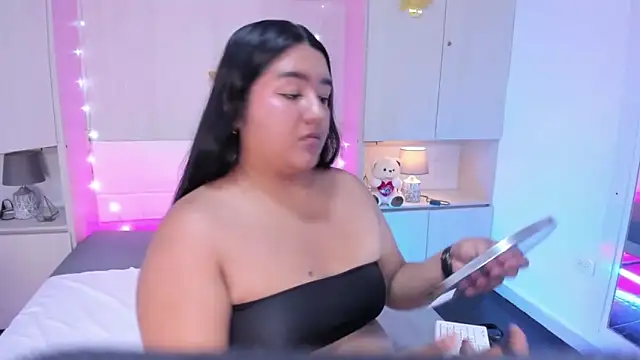 LilyWhitney online show from December 2025 04:17:02 AM