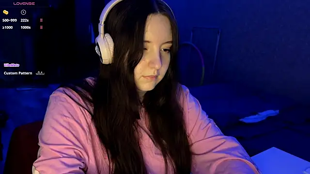 LauretteRagar online show from November 2025 06:22:01 PM