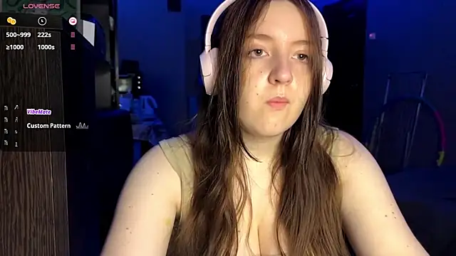 LauretteRagar online show from September 2025 05:09:01 PM